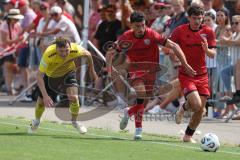 * Testspiel - Saison 2025/26 - FC Ingolstadt 04 - SpVgg Bayreuth - Patrick Scheder (Nr.8 - SpVgg Bayreuth) - Davide Sekulovic (Nr.33 - FC Ingolstadt 04) - Rexhepi Nuredin (Nr.45 - FC Ingolstadt 04) rechts - Foto: Meyer Jürgen