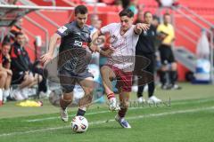 3. Liga; FC Ingolstadt 04 - VfL Osnabrück; Kammerbauer Patrick (31 VFL) Emre Gül (5, FCI) Zweikampf Kampf um den Ball
