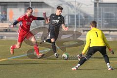 Bezirksfreundschaftsspiel - Saison 2024/25- TSV Gaimersheim - TSV Allershausen - Nico von Swiontek Brzezinski (Nr.17 - TSV Gaimersheim) - Maciej Machi rot Allershausen - Marcel Zach Torwart Allershausen - Foto: Meyer Jürgen