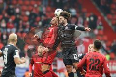 3. Liga; FC Ingolstadt 04 - Rot-Weiss Essen; Zweikampf Kampf um den Ball Mads Borchers (9, FCI) Rios Alonso José-Enrique (23 RWE) Marcel Costly (22, FCI)