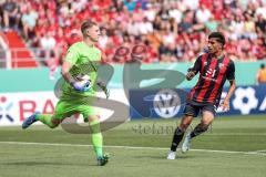 DFB-Pokal; FC Ingolstadt 04 - 1. FC Kaiserslautern; Torchance verpasst Deniz Zeitler (38, FCI) Torwart Krahl Julian (1 FCK)