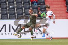 3. Liga; VfB Stuttgart 2 - FC Ingolstadt 04; Zweikampf Kampf um den Ball David Kopacz (29, FCI) Reichardt Leon (20 VFB)