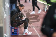 Toto-Pokal; SV Wacker Burghausen - FC Ingolstadt 04; vor dem Spiel an der Seitenlinie, Spielerbank Cheftrainerin Sabrina Wittmann (FCI)