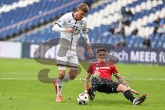 3. Liga; Hannover 96 II - FC Ingolstadt 04; Zweikampf Kampf um den Ball Torchance Benjamin Kanuric (8, FCI) Wallner Lukas (44 H96)