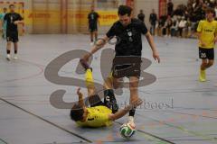 Lotto Bayern Hallencup - Lindenkreuzhalle Saison 2024/25 - FC Hitzhofen - FC Türk Sport Garching  - Koray Altinay schwarz Türk Garching - Mike Schmal gelb Hitzhofen - Foto: Meyer Jürgen