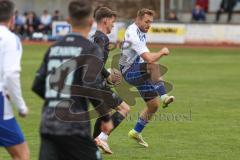 Kreisliga - Saison 2025/26- SV Karlshuld - SV Menning - Simon Wolfsfellner schwarz Menning  - Daniel Mayer weiss Karlskron - Foto: Meyer Jürgen