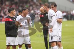 3. Liga; Energie Cottbus - FC Ingolstadt 04; Spiel ist aus, Ingolstadt gewinnt 1:4, Spieler bedanken sich bei den Fans Emre Gül (5, FCI) Deniz Zeitler (38, FCI) Benjamin Kanuric (8, FCI) Elias Decker (3, FCI)