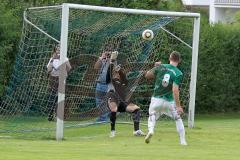 Benefizspiel zugunsten der Hochwasseropfer TSV Etting - VfB Eichstätt  - Krieglmeier Phiipp  (grün Eichstätt) mit einer Torchance  - Foto: Jürgen Meyer