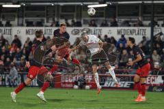 3. Liga; SC Verl - FC Ingolstadt 04; Zweikampf Kampf um den Ball Simon Lorenz (32, FCI) Lehmann Paul (14 Verl) Lukas Fröde (34, FCI) Frederik Christensen (11, FCI)