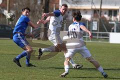 Kreisklasse - Saison 2025/26- TSV Etting - FC Arnsberg - Marco Maier blau Arnsberg - Philipp Heckner weiss Etting - Foto: Meyer Jürgen