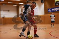 Hallenturnier Gaimersheim - Saison 2025/26 - TSV Baar-Ebenhausen - TSV Ober-u.Unterhaunstadt - Matthias Habermeier rot Ebenhausen - Baris Soysal grau Oberhaunstadt - Foto: Meyer Jürgen