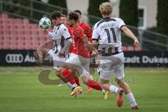 Bayernliga Nord - Saison 2026/27 - FC Ingolstadt 04 II - ASV Cham - Timo Hengmith (Nr.10 - FCI II) - Simon Haimerl rot Cham - Foto: Meyer Jürgen