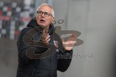 3. Liga; FC Ingolstadt 04 - MSV Duisburg; on fire Sportdirektor Harald Gärtner (FCI) feuert die Spieler an