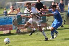 Kreisliga- Saison 2024/25- SV Hundszell - SV Kasing -  - Jan Witek weiss Kasing - Luca Kammerer blau Hundszell - Foto: Meyer Jürgen