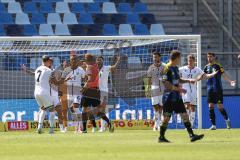 3. Liga; 1. FC Saarbrücken - FC Ingolstadt 04 - Schiedsrichter gibt Elfmeter Ryan Malone (16, FCI) Marcel Costly (22, FCI) Dennis Borkowski (7, FCI) Sebastian Grönning (11, FCI) protestieren