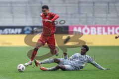 3. Liga; FC Ingolstadt 04 - Alemannia Aachen; Fredrik Carlsen (8, FCI) Zweikampf Kampf um den Ball Bahn Bentley Baxter (8 AA)