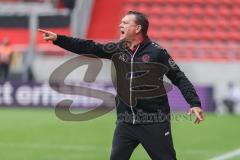 3. Liga; FC Ingolstadt 04 - Rot-Weiss Essen; Cheftrainer Uwe Koschinat (RWE) an der Seitenlinie, Spielerbank