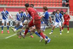 3. Liga - Saison 2025/26 - FC Ingolstadt 04 - Energie Cottbus - Carlsen Frederic Bennedsgaard (Nr.8 - FCI) - Henty Rorig (Nr.3 - FC Energie Cottbus) - Foto: Meyer Jürgen