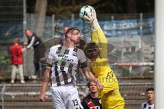 3. Liga - Saison 2026/27 - Victoria Köln - FC Ingolstadt 04  - Lars Lokotsch (Nr.13 - FCI) - Torwart Arne Schulz (Nr.1 - Viktoria Köln) - Foto: Meyer Jürgen