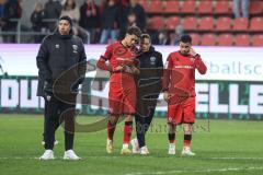3. Liga; FC Ingolstadt 04 - SC Verl; Niederlage, hängende Köpfe 1:2, Spieler bedanken sich bei den Fans. Cheftrainerin Sabrina Wittmann (FCI) Gespräch Yann Sturm (7, FCI) Emilio Kehrer (44, FCI) Co-Trainer Patrick Schönfeld (FCI)