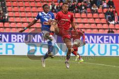 3. Liga - Saison 2025/26 - FC Ingolstadt 04 - Energie Cottbus - Marcel Costly (Nr.22 - FCI) - King Manu (Nr.2 - FC Energie Cottbus) - Foto: Meyer Jürgen