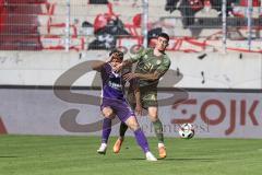 3. Liga; Erzgebirge Aue - FC Ingolstadt 04; Felix Keidel (43, FCI) Zweikampf Kampf um den Ball Sijaric Omar (11 Aue)