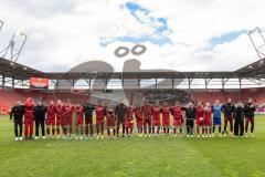 3. Liga; FC Ingolstadt 04 - SV Waldhof Mannheim; Spieler bedanken sich bei den Fans für die Saison, Sieg Jubel Freude 5:1 Tanz
