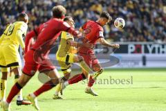 3. Liga; Alemannia Aachen - FC Ingolstadt 04; Mads Borchers (9, FCI) legt sich den Ball mit dem Kopf vor