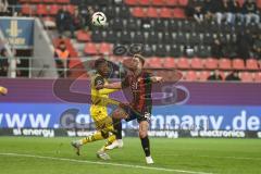 3. Liga; FC Ingolstadt 04 - Borussia Dortmund II; Zweikampf Kampf um den Ball Yannick Deichmann (20, FCI) Elongo-Yombo Rodney (10 BVB2)