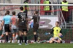 2.BL; FC Ingolstadt 04 - SC Paderborn 07; Rico Preißinger (6, FCI) foult Yalcin Robin (13 SCP) Elfmeter, Torwart Robert Jendrusch (1, FCI)