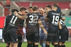 3. Liga; FC Ingolstadt 04 - Borussia Dortmund II; vor dem Spiel Team Besprechung Motivation Torwart Marius Funk (1, FCI) schreit