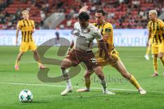 3. Liga; FC Ingolstadt 04 - Alemannia Aachen; Zweikampf Kampf um den Ball Nishan Velupilay (28 FCI) Petros Bagalianis (2 AA)