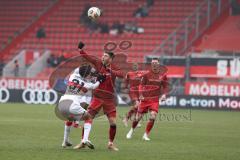 3. Liga - Saison 2025/26 - FC Ingolstadt 04 - VFB Stuttgard II - Linus Rosenlöcher (Nr.19 - FCI) - Noah Darvich (Nr.31 - VFB Stuttgard II) - Foto: Meyer Jürgen