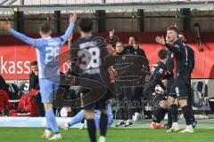 3. Liga; TSV 1860 München - FC Ingolstadt 04; Cheftrainerin Sabrina Wittmann (FCI) an der Seitenlinie, Spielerbank Co-Trainer Ilia Gurev (FCI) alle aufgebracht wegen Schiedsrichterentscheidung