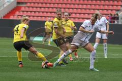 2. Bundesliga Frauen - Saison 2024/25 - FC Ingolstadt 04 Frauen - SV Weinberg - Ivana Slipcevic (Nr.8 - FCI Frauen) - Hilkert Nadine gelb Weinberg - Foto: Meyer Jürgen