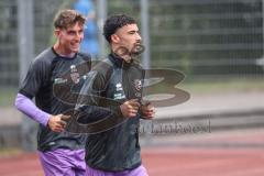 Toto-Pokal; SV Wacker Burghausen - FC Ingolstadt 04; vor dem Spiel Davide Sekulovic (33, FCI) Elias Decker (4, FCI)
