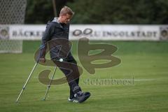 Landesliga - Saison 2026/27 - SV Manching - SC Cosmos Aystetten - Rainer Meisinger (Nr.8 - SV Manching) verletzt und mit Krücken - XXXXX - Foto: Meyer Jürgen