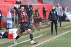 3. Liga; FC Ingolstadt 04 - VfB Stuttgart II; Ryan Malone (16, FCI) Einwurf