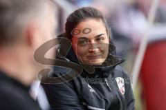 3. Liga; FC Ingolstadt 04 - Erzgebirge Aue; Cheftrainerin Sabrina Wittmann (FCI) Trainerbank im Gespräch