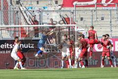 3. Liga; FC Ingolstadt 04 - SV Wehen Wiesbaden; Torwart Markus Ponath (1, FCI) boxt den Ball weg