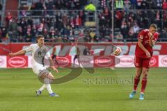 2.BL; Fortuna Düsseldorf - FC Ingolstadt 04; Nikola Stevanovic (15, FCI) trifft Piotrowski Jakub (8 DUS)