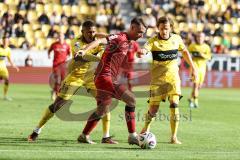 3. Liga; Alemannia Aachen - FC Ingolstadt 04; Zweikampf Kampf um den Ball Max Besuschkow (17, FCI) Heister Florian (19 AA)