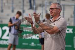 3. Liga - Saison 2026/27 - SC Sonnenhof Großaspach - FC Ingolstadt 04 - Geschäftsführer Sport/Kommunikation Harald Gärtner (FCI) - jubel - klatscht in die Hände - Foto: Meyer Jürgen