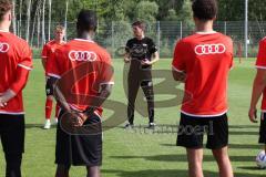 Bayernliga - Saison 2023/2024 - FC Ingolstadt 04 II - U21 - Trainingsauftakt - Cheftrainer Thomas Karg (FCI II) gibt Anweisungen - Foto: Meyer Jürgen