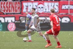 3. Liga; Rot-Weiss Essen - FC Ingolstadt 04; Max Besuschkow (17, FCI) Eitschberger Julian (2 RWE)