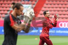 3. Liga; FC Ingolstadt 04 - 1. FC Saarbrücken; vor dem Spiel Torwart Kai Eisele (25, FCI) Torwart-Trainer Arvid Schenk  (FCI)