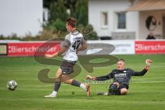 Landesliga - Saison 2026/27 - SV Manching - SC Cosmos Aystetten - Valentin Puhar TW Manching rettet vor Czerwonka Marvin weis Aystetten  - XXXXX - Foto: Meyer Jürgen