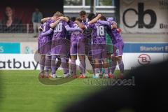 Toto-Pokal; SV Wacker Burghausen - FC Ingolstadt 04; vor dem Spiel Teambesprechung auf dem Rasen