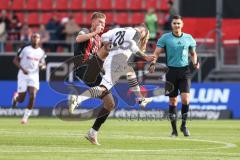 3. Liga; FC Ingolstadt 04 - SC Verl; Zweikampf Kampf um den Ball Benjamin Kanuric (8, FCI) Otto Yari (28 SCV) trifft am Kopf