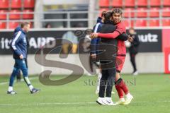 3. Liga; FC Ingolstadt 04 - 1. FC Saarbrücken; Yann Sturm (7, FCI) Siegtreffer Torschütze 2:1 Cheftrainerin Sabrina Wittmann (FCI) gratuliert
